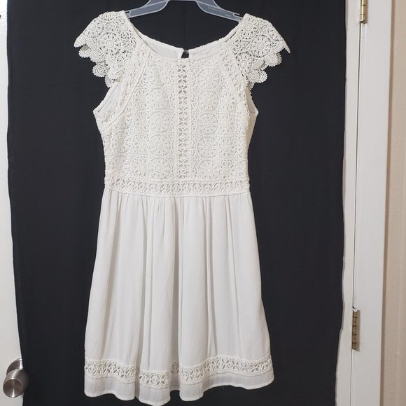 Hollister Dresses & Skirts - White Summer Mini Dress w/Crochet Accents by Hollister Size 3
